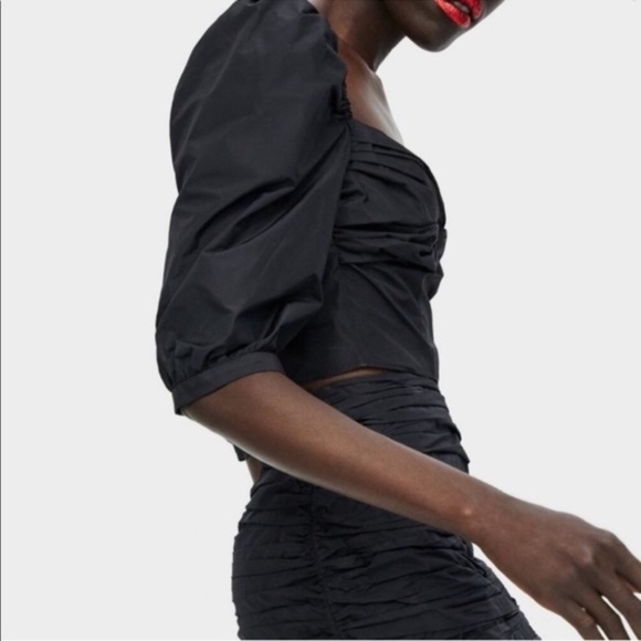 NWT Zara Black Puff Sleeve Ruched Crop Top